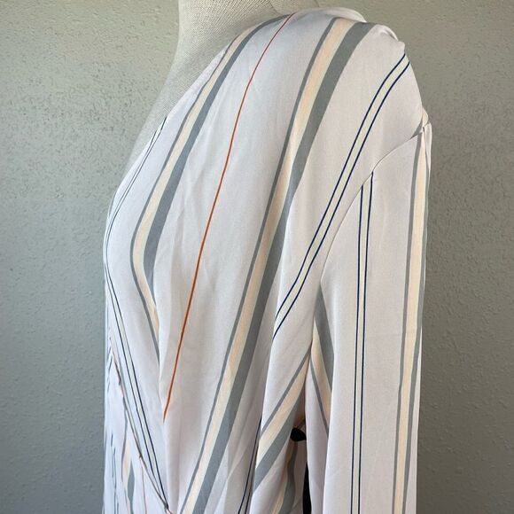NWT Trouvé Wrap Blouse Size L - Picture 3 of 10